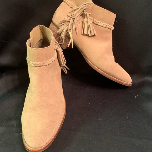 H Gianni Bini suede tasseled ankle boots women’s size 10 - Picture 2 of 13
